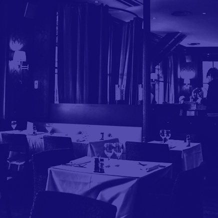 Tables d'un restaurant